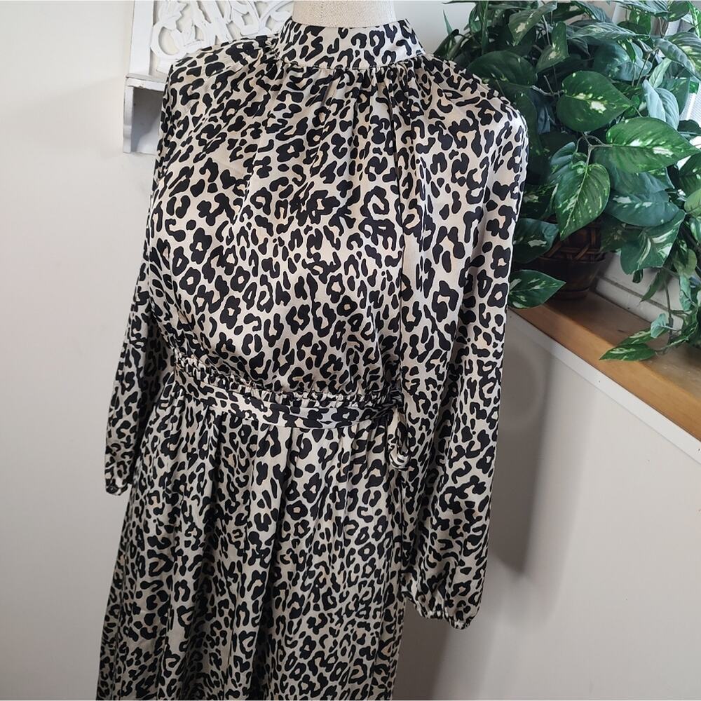 Loft Long Sleeve Mock Neck Dress in Cream/Black Leopard Print Size 4 Petite